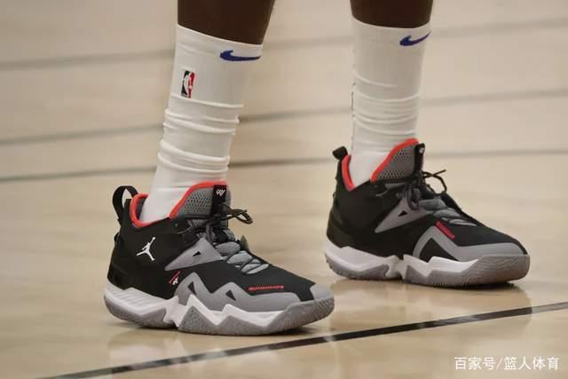 阿劳霍抵达巴萨总部即将续约 新合同2031年到期